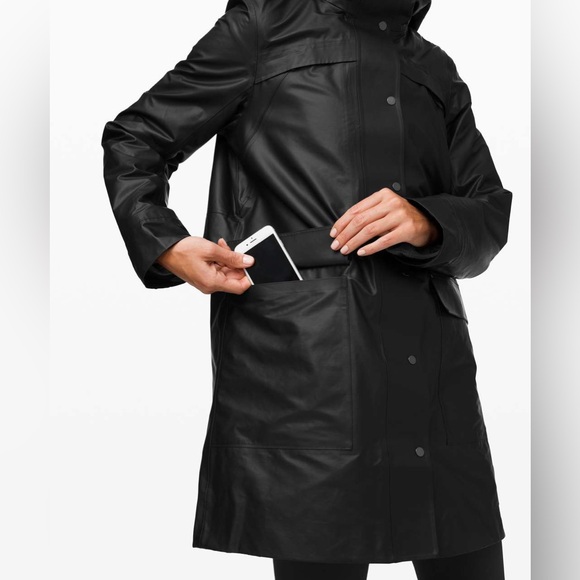 Lululemon into the drizzle black raincoat - Picture 4 of 16